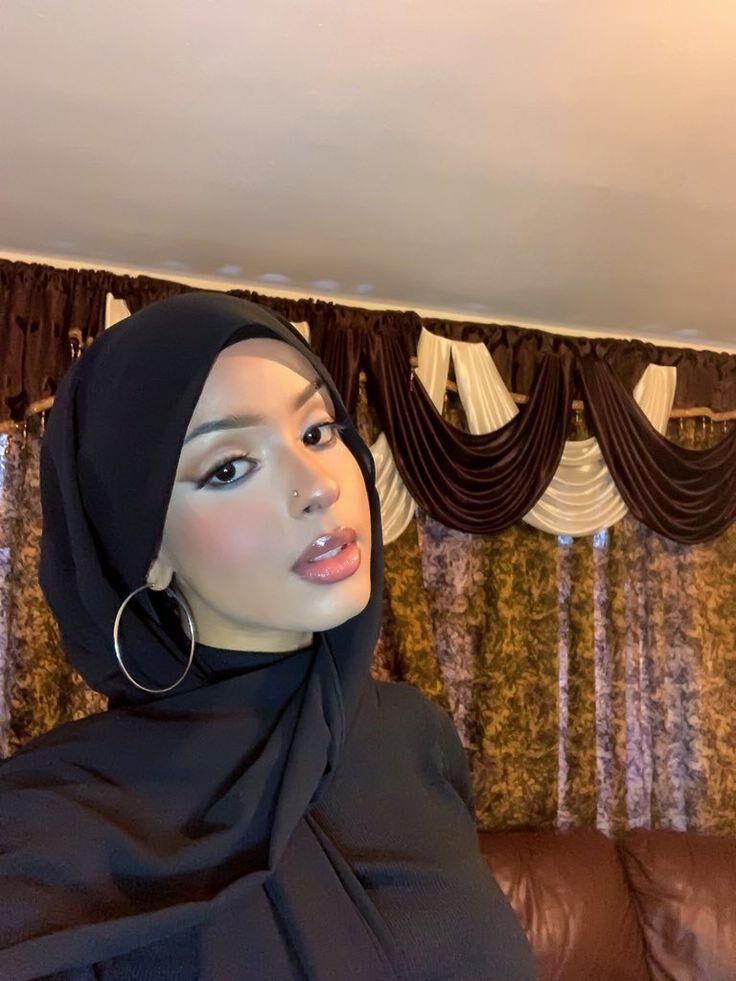 Hot Hijabis #