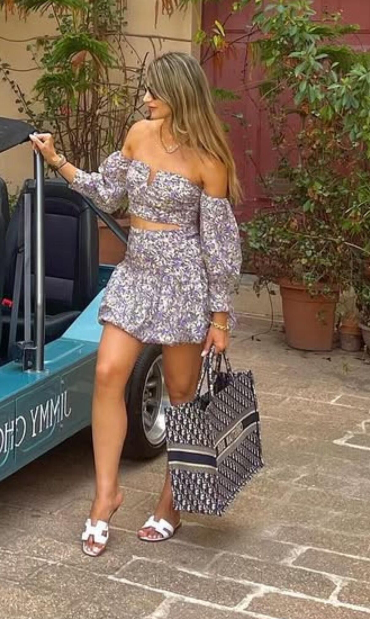 Hot Arab with long legs