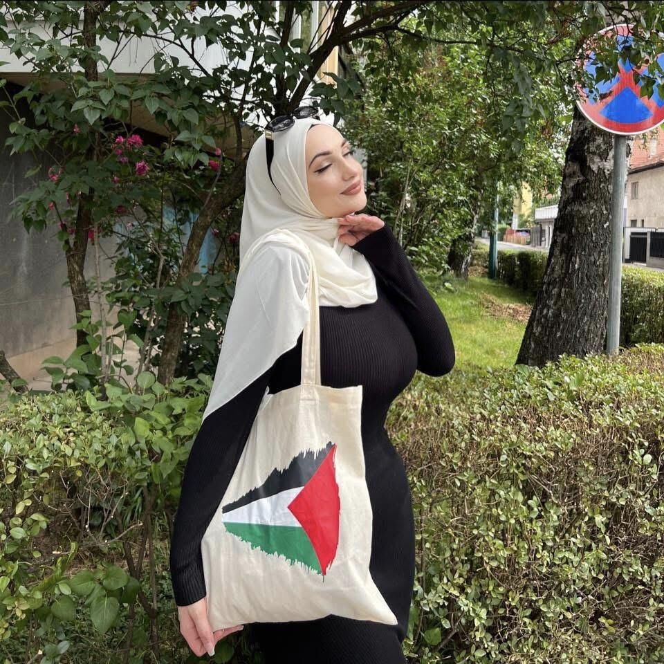 Curvy hijabi slut