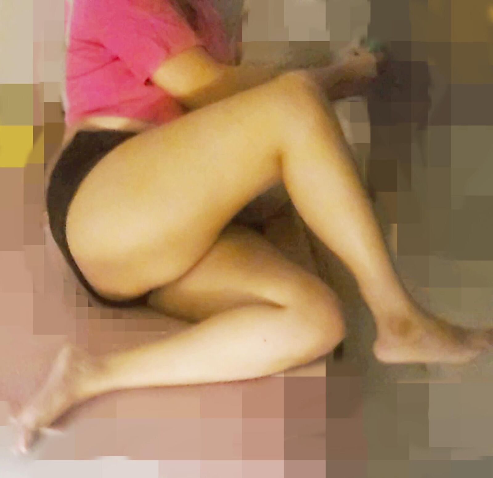 Sexy asiatische Swinger Hotwife mit leckeren dicken Oberschenkel und sexy Beinen