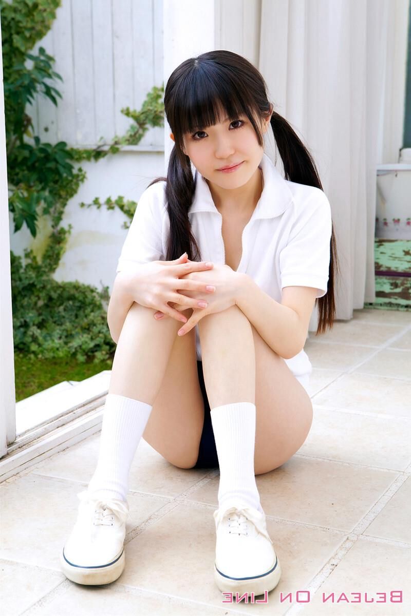 Japanische Schönheiten Niko o großes Schulmädchen