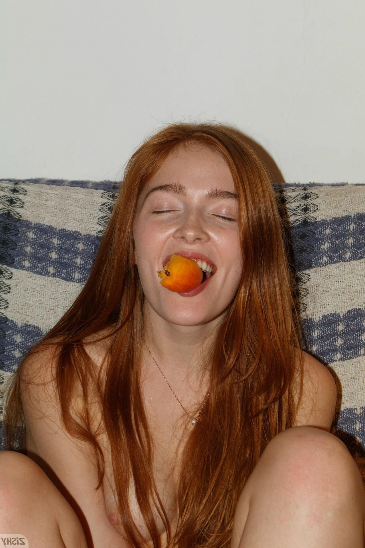 Zishy Jia Lissa spielt herum
