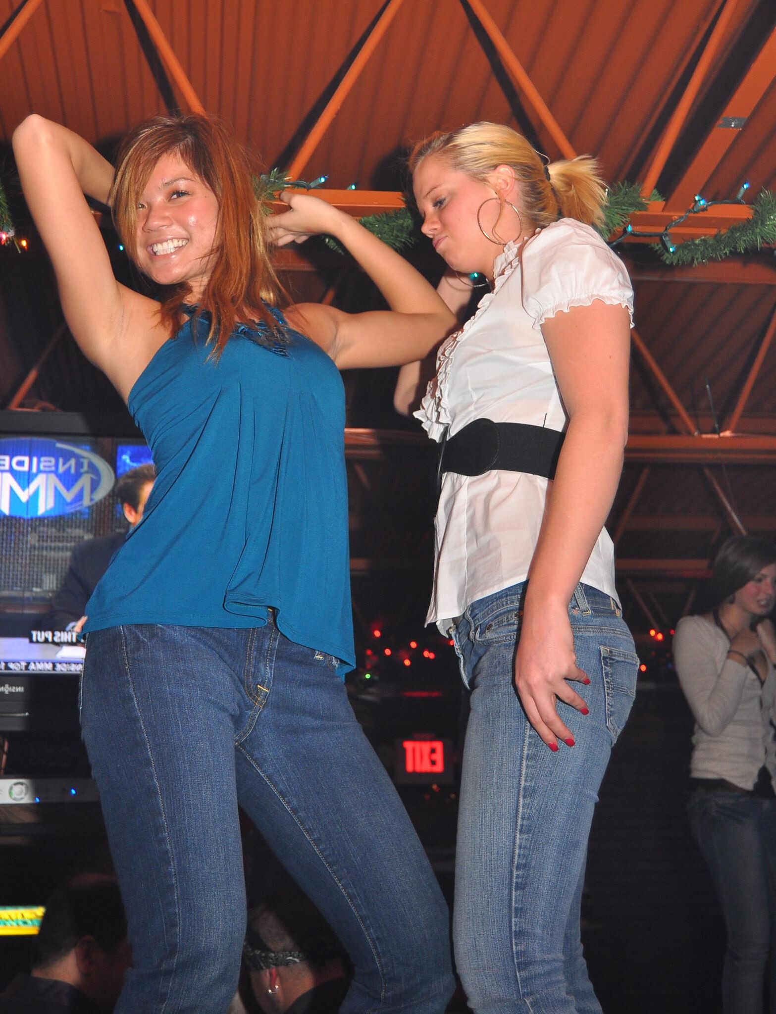 Dieses asiatische Mädchen auf einer Party II