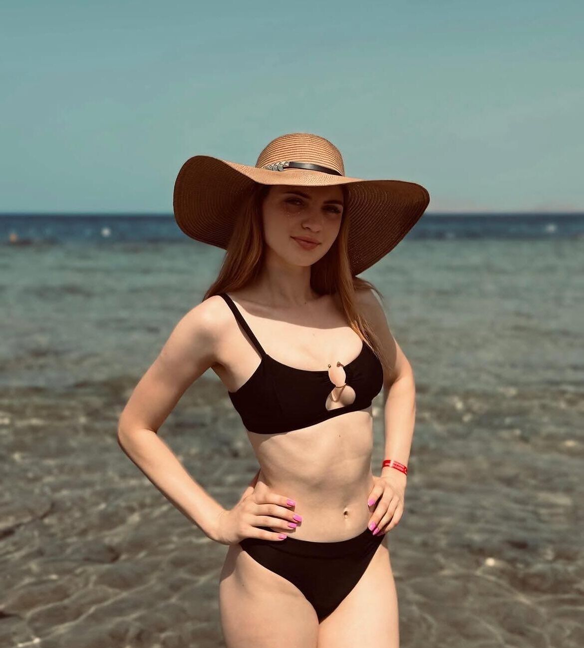 Russische Mädchen im Bikini