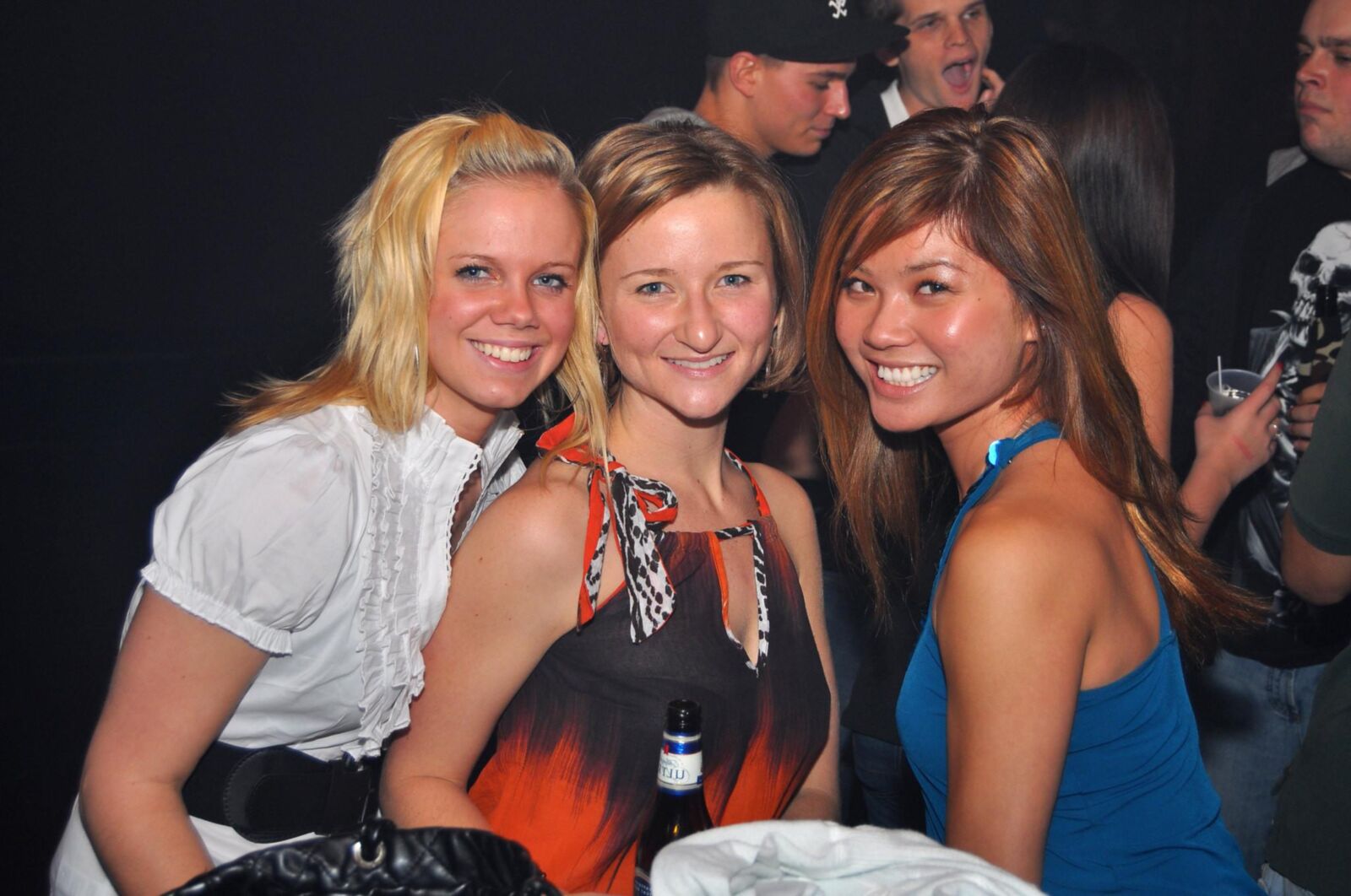 Dieses asiatische Mädchen auf einer Party II