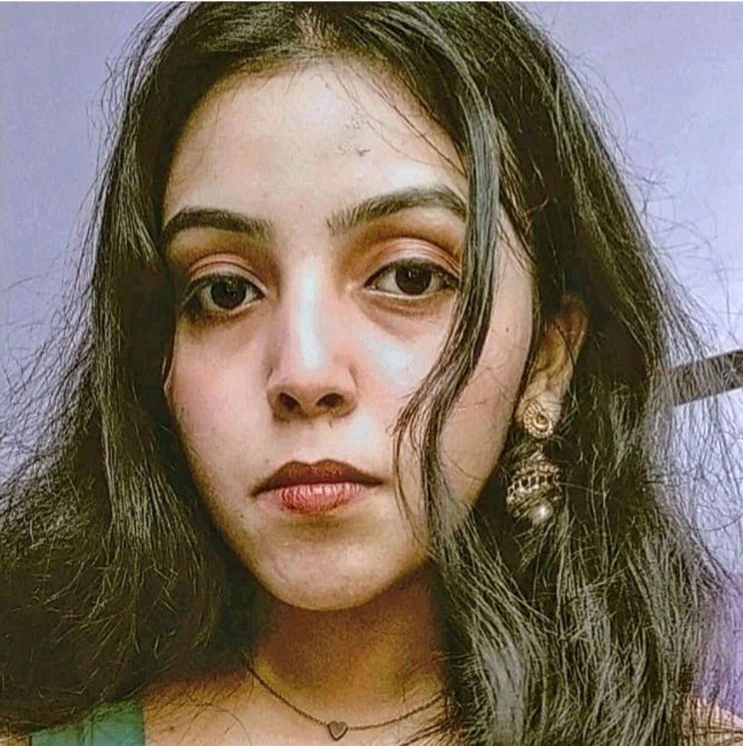 Big tiitty indische Hure in der Personalabteilung für Repost
