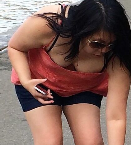 Asian Downblouse findet