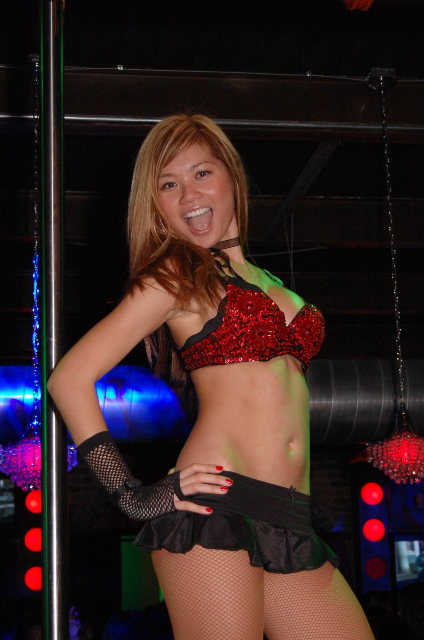 Dieses asiatische Mädchen auf einer Party II