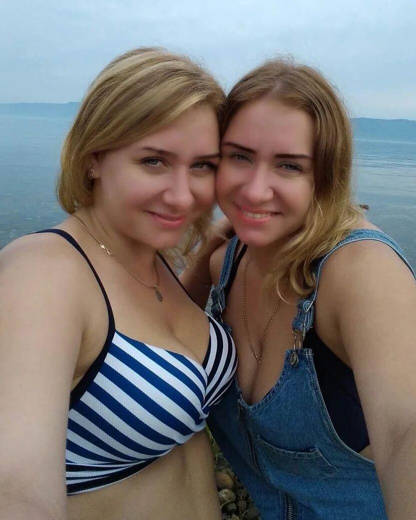 Russische Frau im Bikini