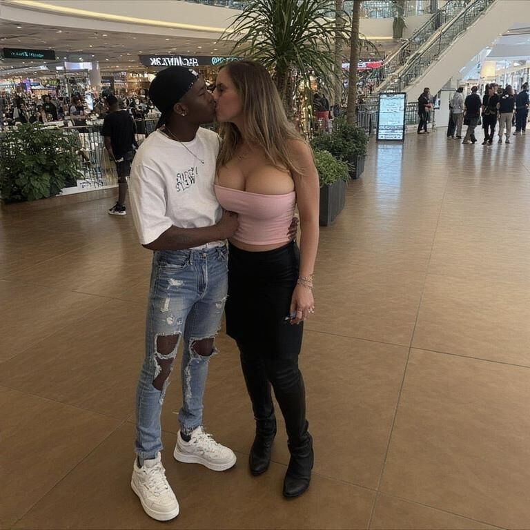 Time to go shopping (AI)