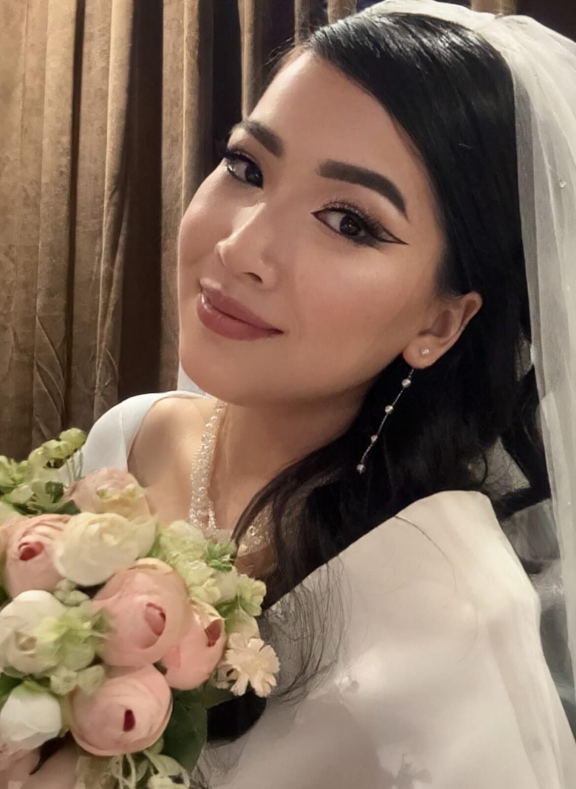Salope asiatique Kazakh marié