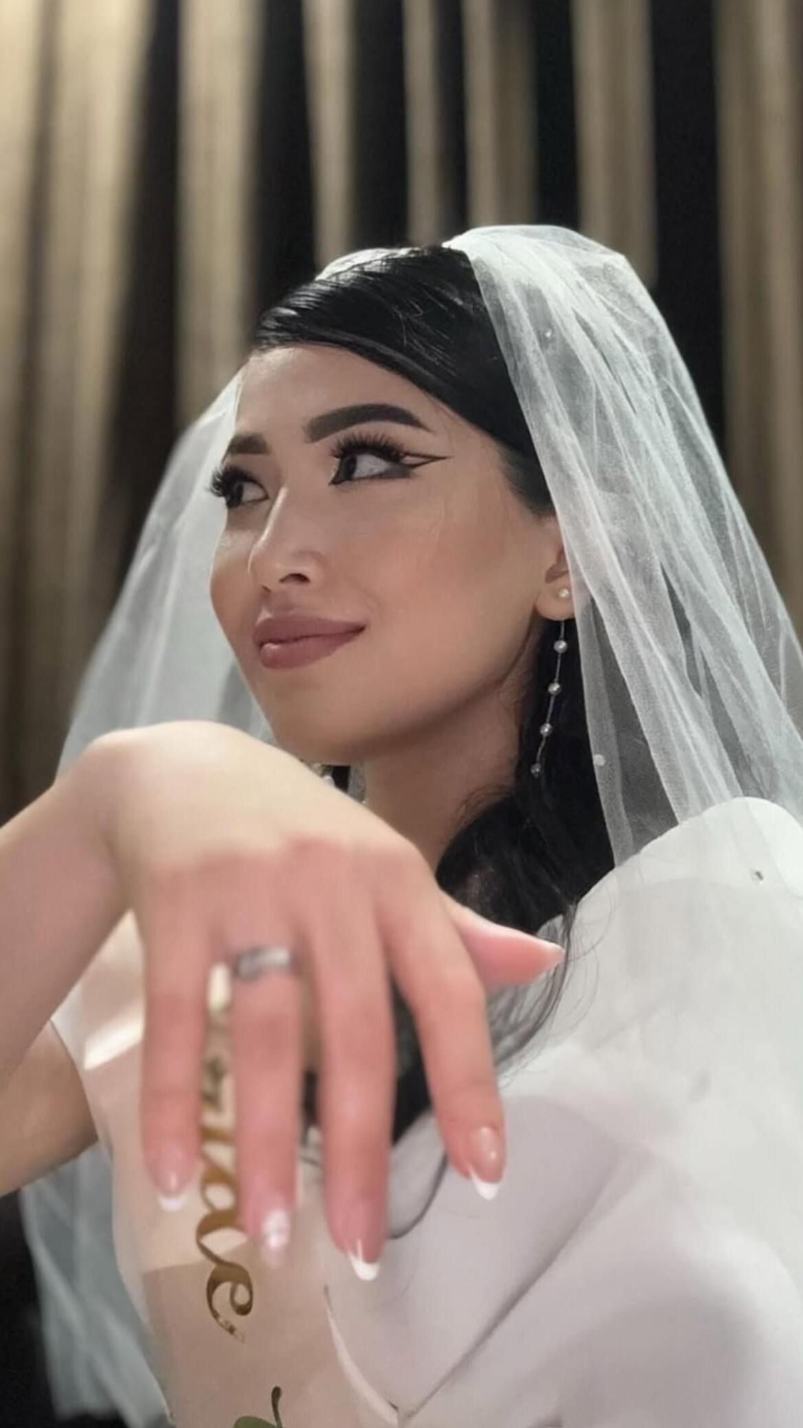 Salope asiatique Kazakh marié