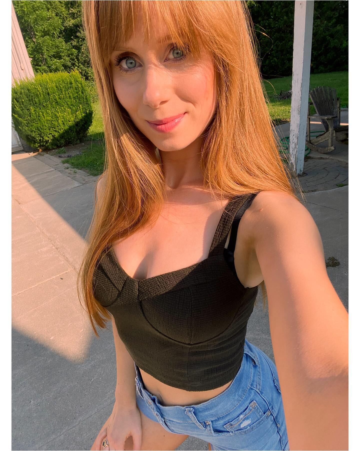 Elle Redhead Non Nude
