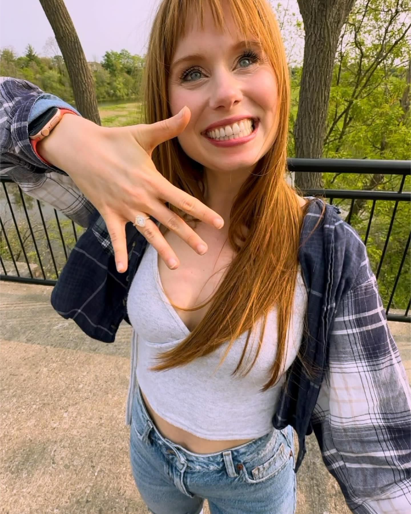 Elle Redhead Non Nude