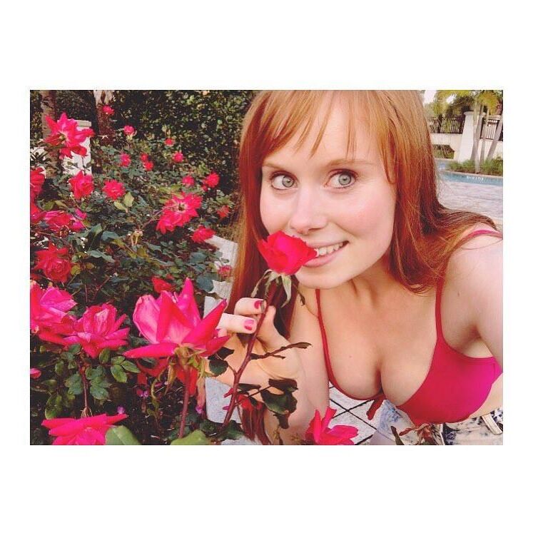 Elle Redhead Non Nude