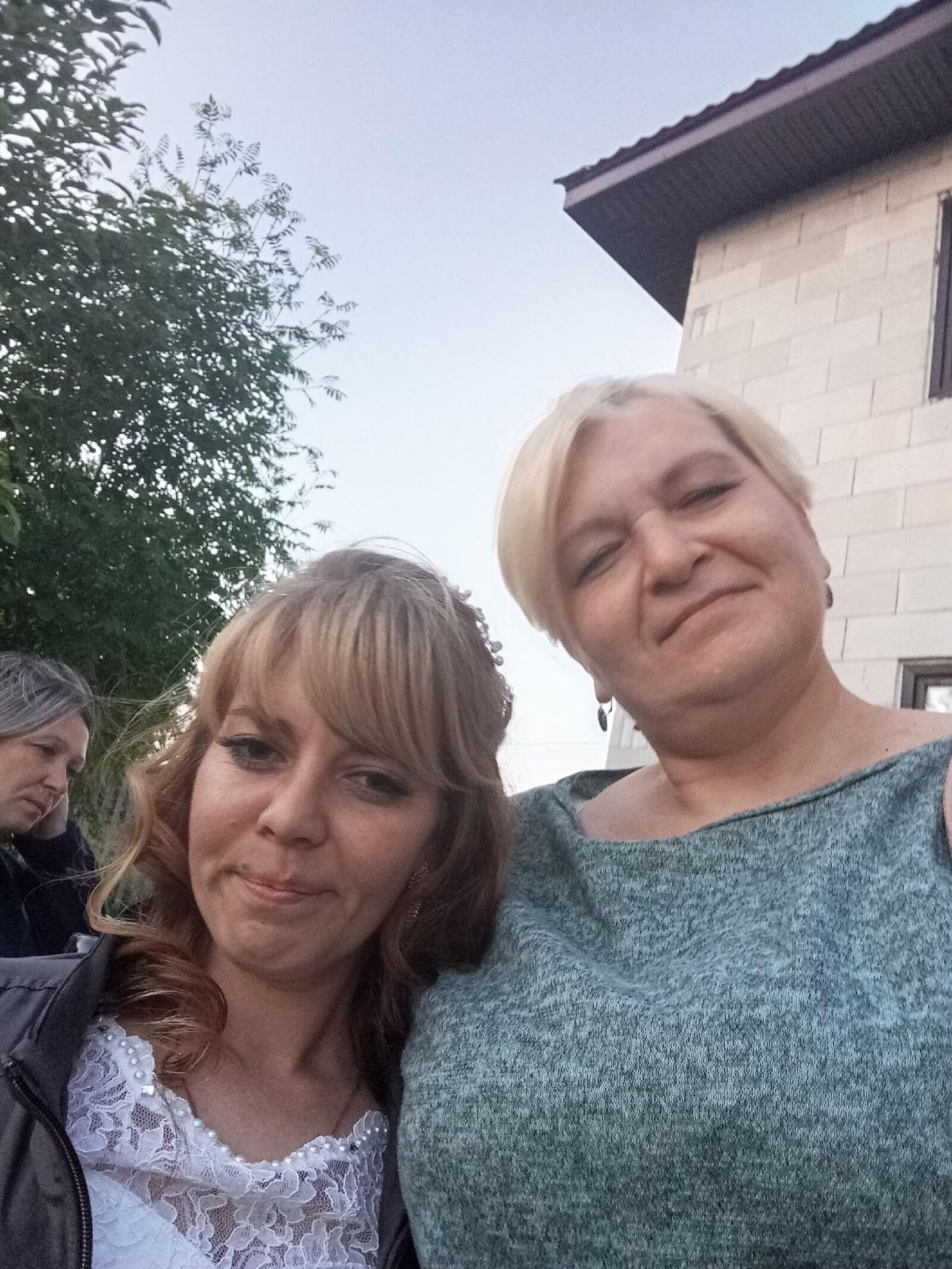 Chubby Russian mature amateur Julia posing at home