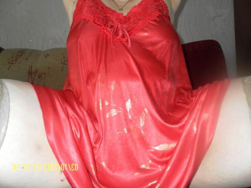 Chubby Russian mature amateur Julia posing at home
