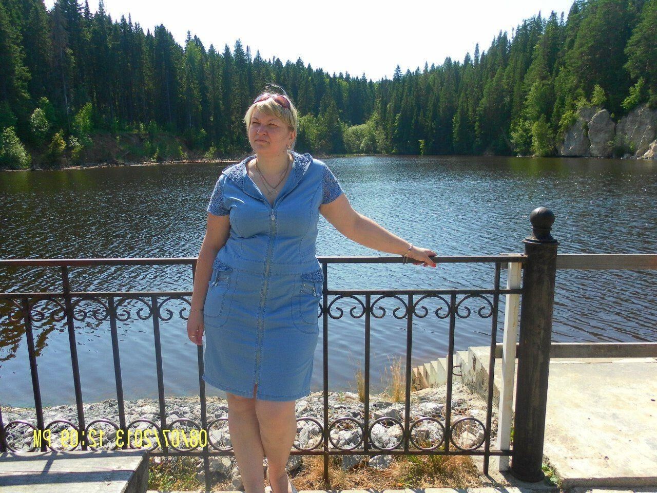 Chubby Russian mature amateur Julia posing at home