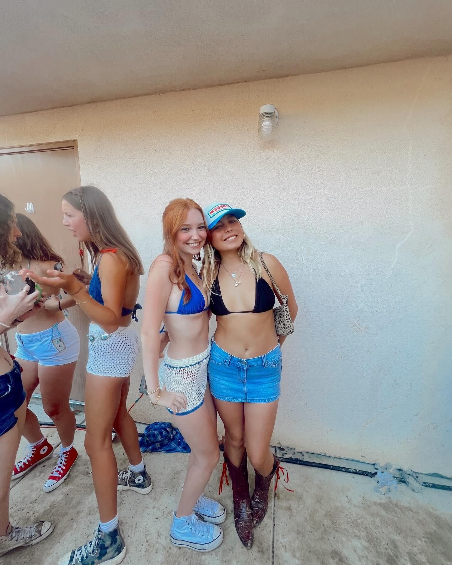 Bikini adolescente pelirroja