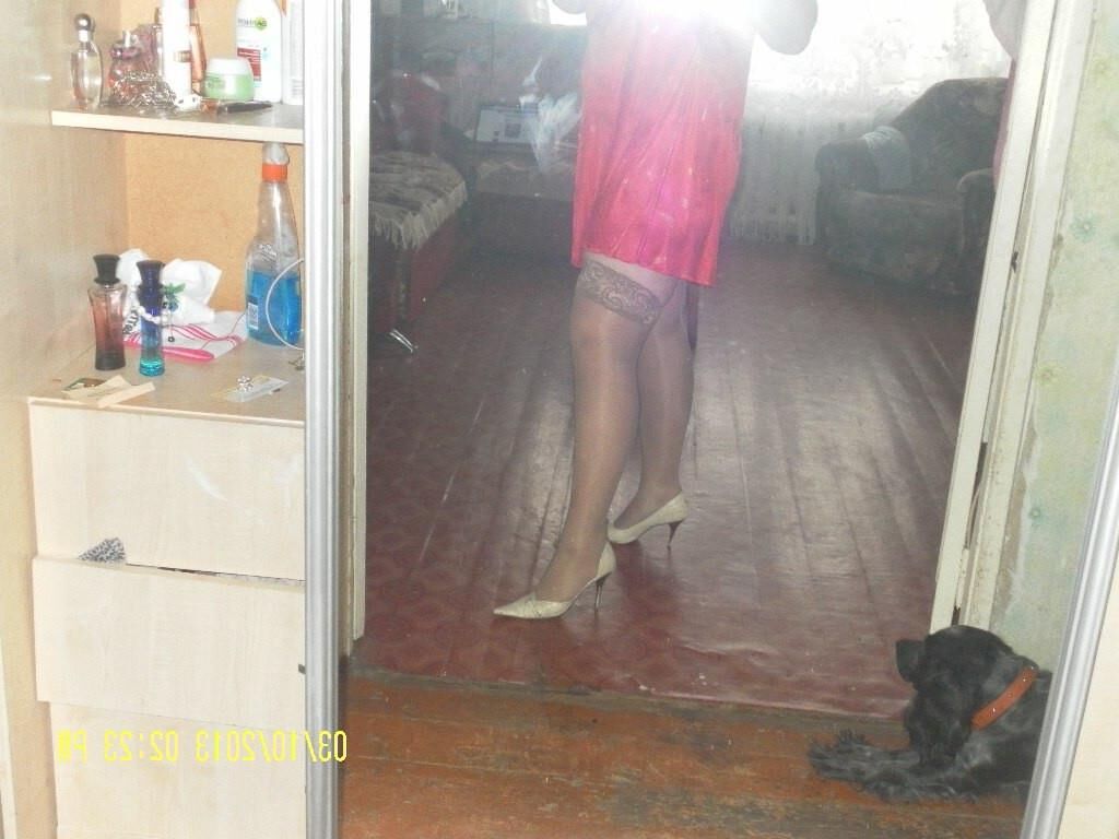 Chubby Russian mature amateur Julia posing at home