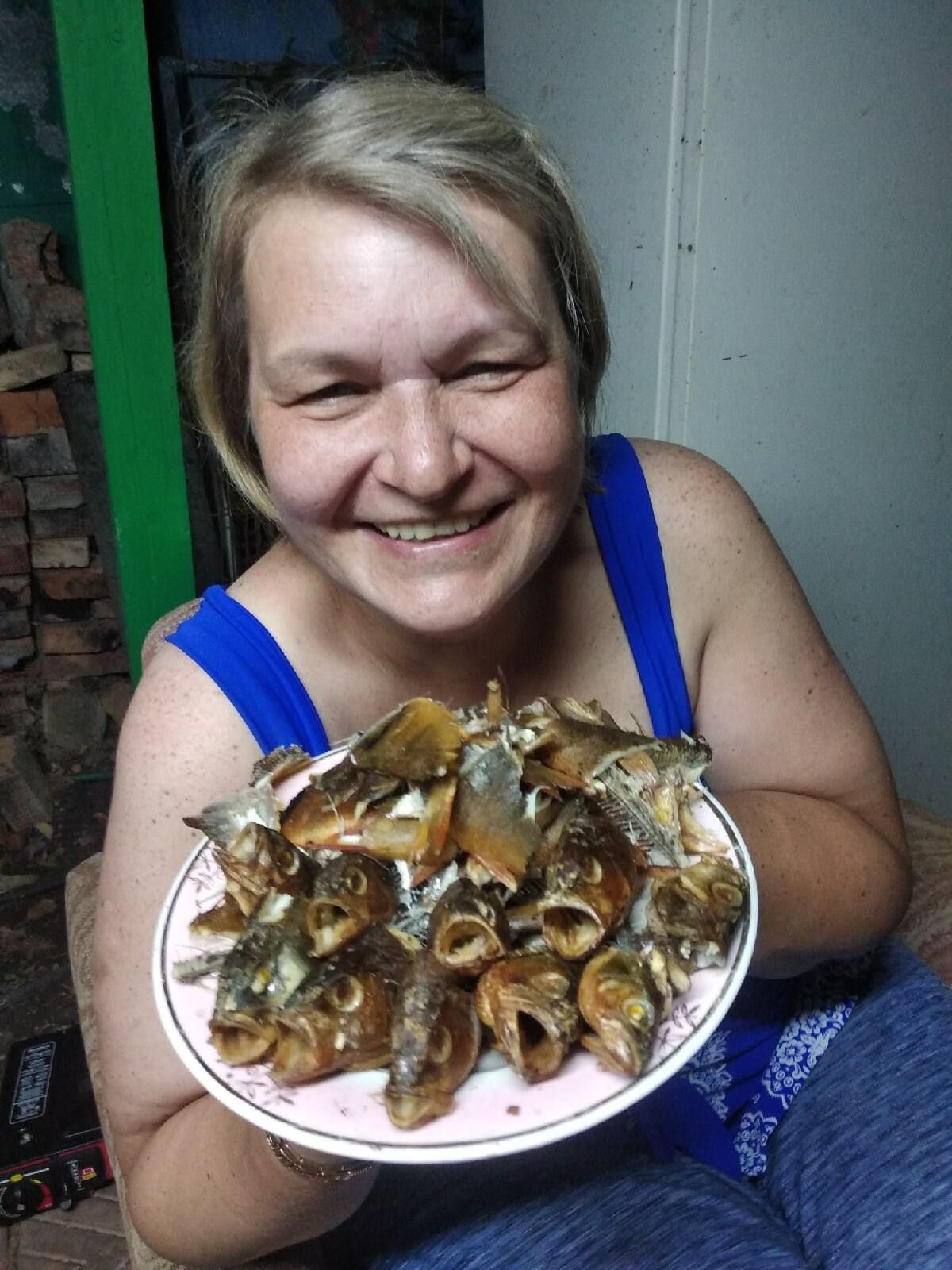 Chubby Russian mature amateur Julia posing at home
