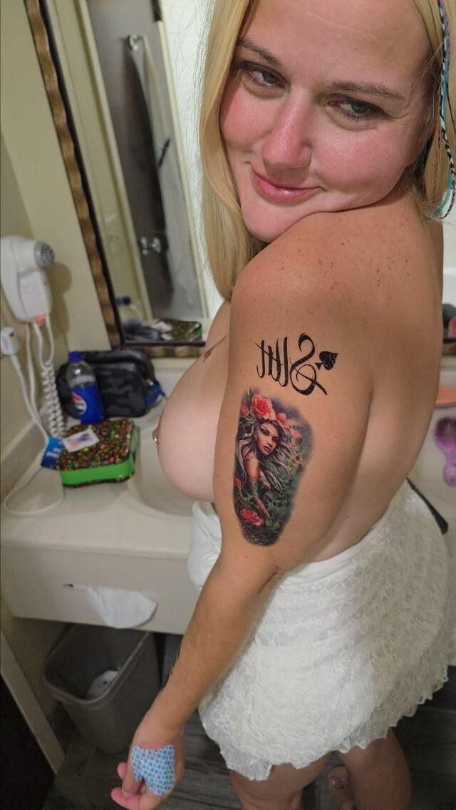 あなたが疑うことのないジーニー・ホットワイブ