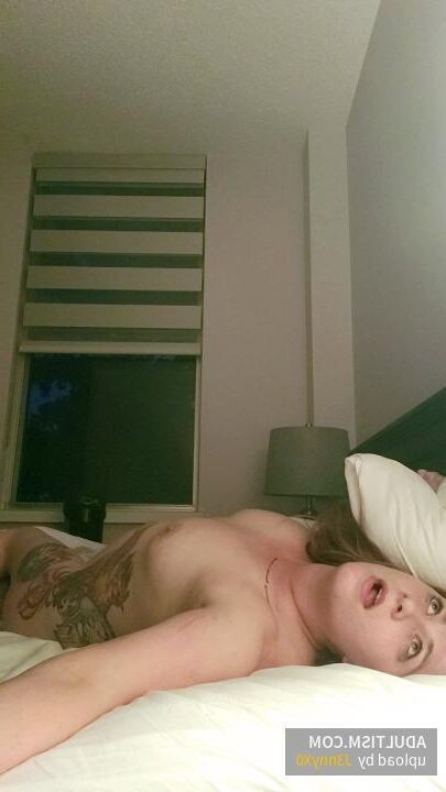 JnnyX wanting pics to be shared online