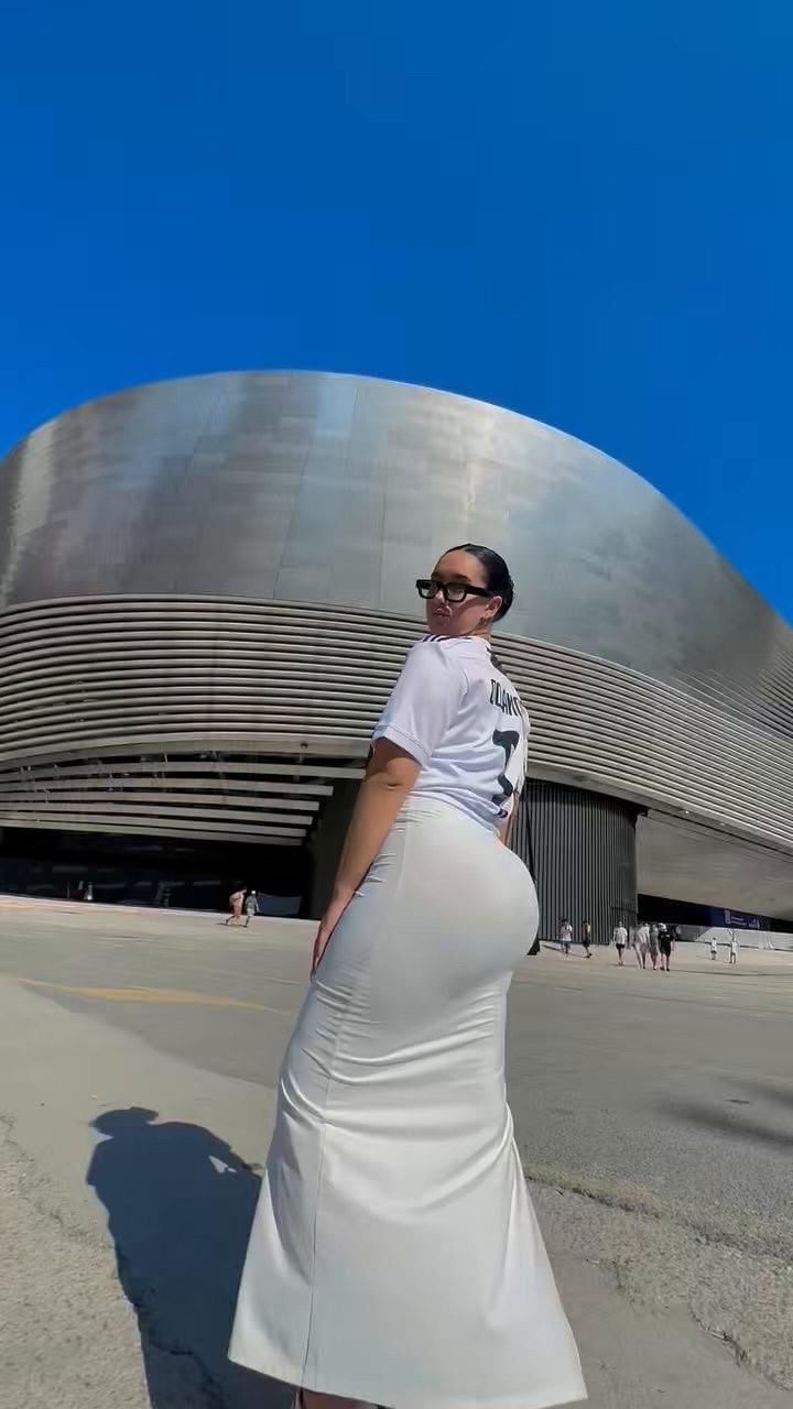 LEIRE Big Bubble Butt pequeñas tetas hermosas morenas latinas h