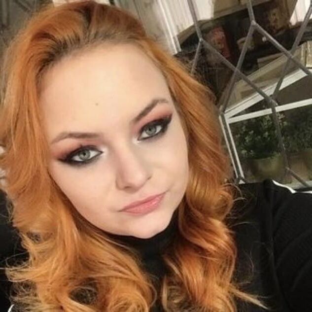 ハーレービッグロバビッグおっぱいイギリスの赤毛の角質BBWガールミックスホット