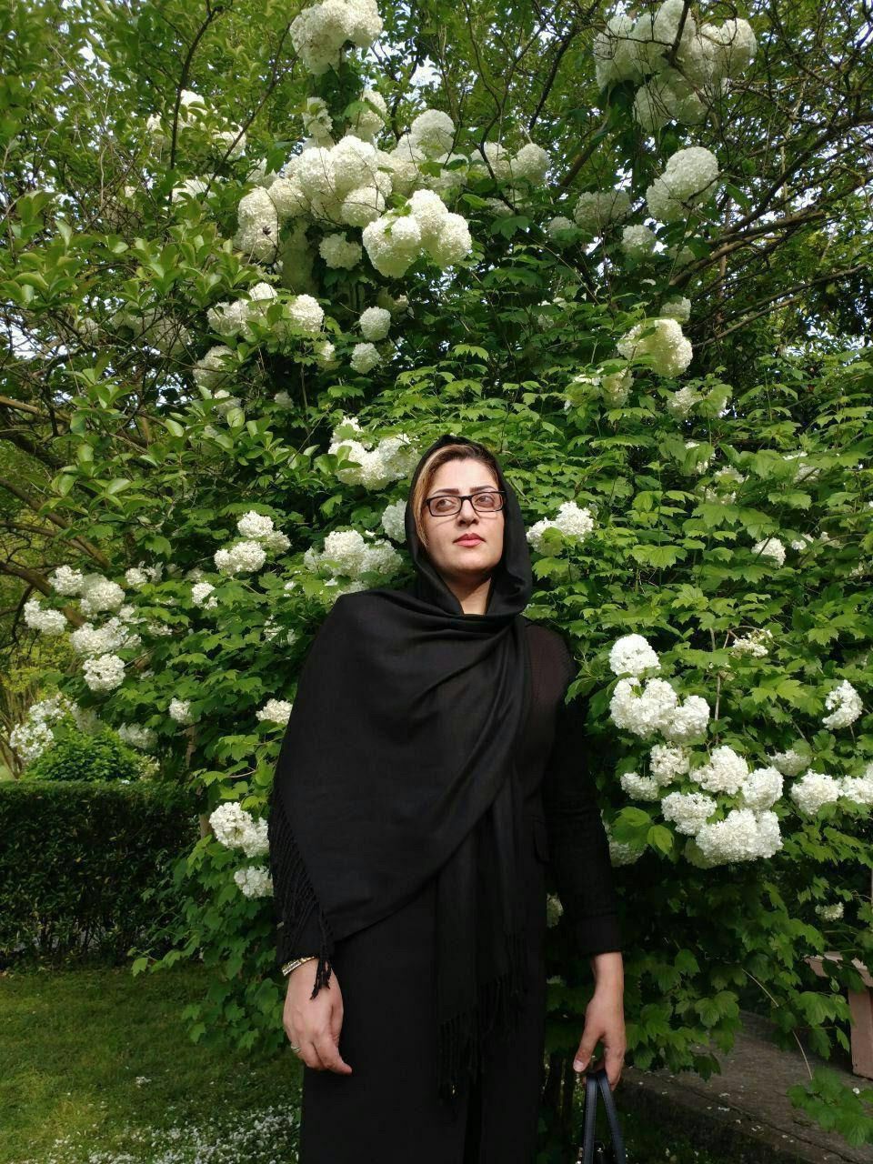 Y.o Iranische Hausfrau