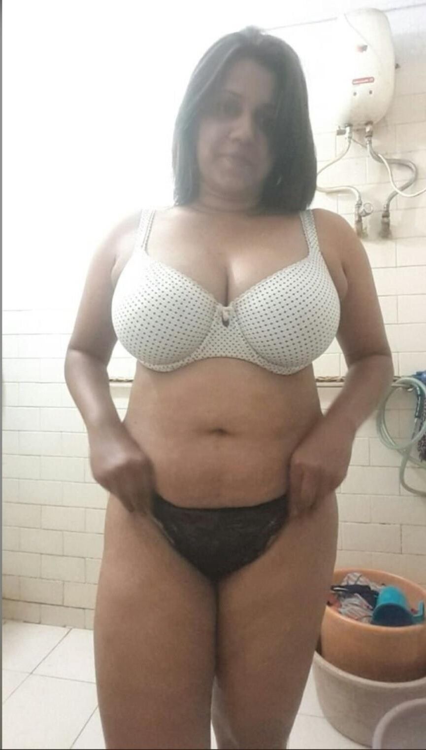 Kurvige Desi Frau