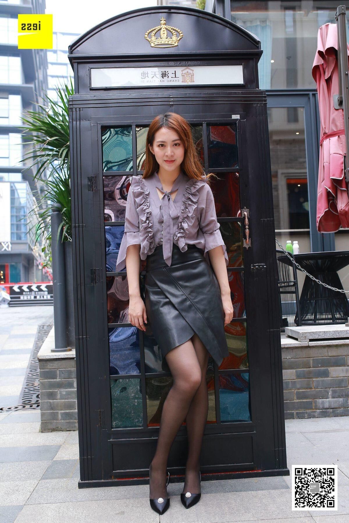 Sexy Asian Girl in Nylon and leather