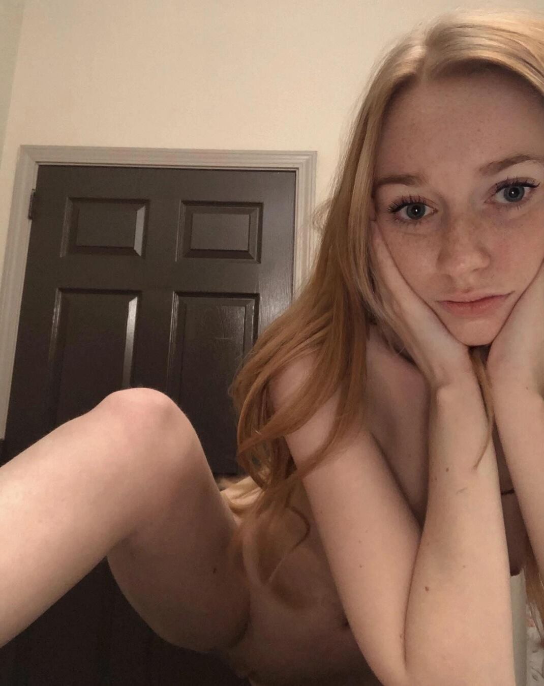 Redhead with a pretty smile and a nice body