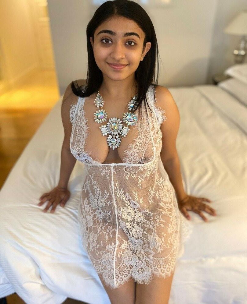Vollbusige Desi -Göttin