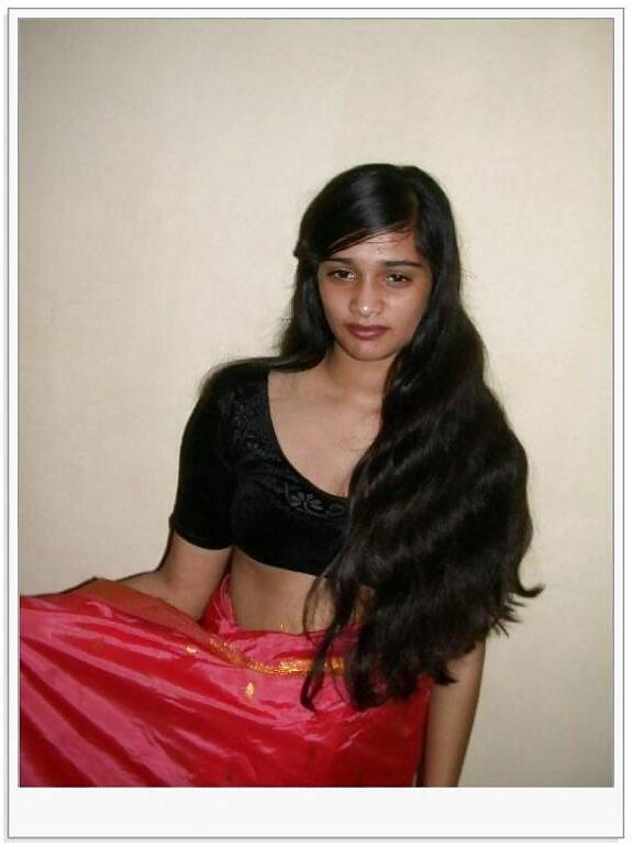 Desi Coed zieht sich von ihrem Saree aus