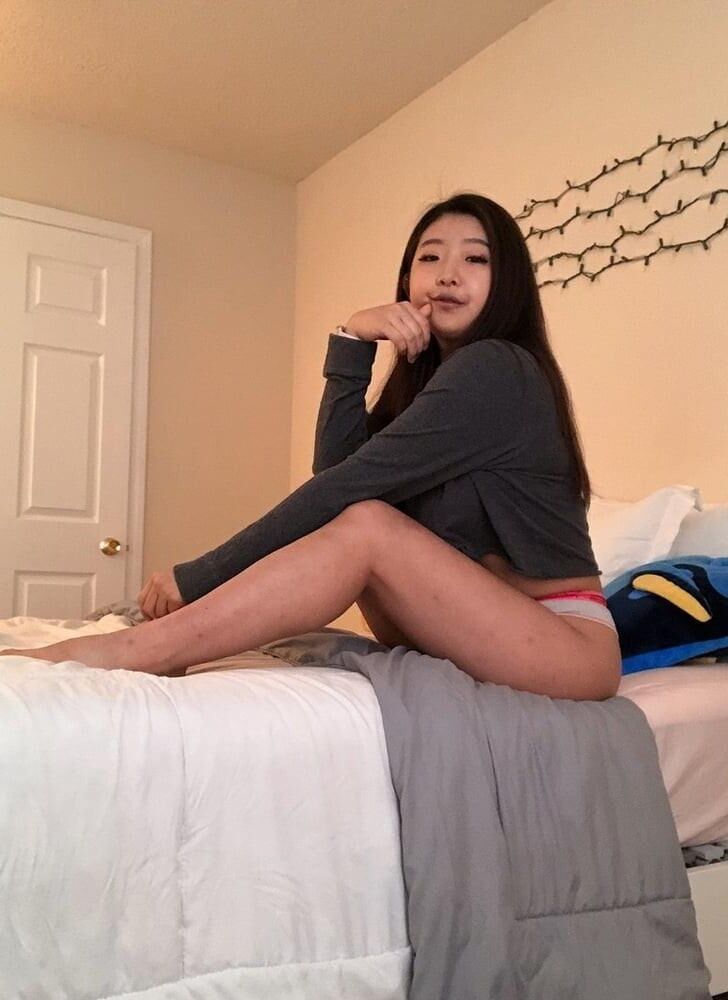 Busty coreana coed