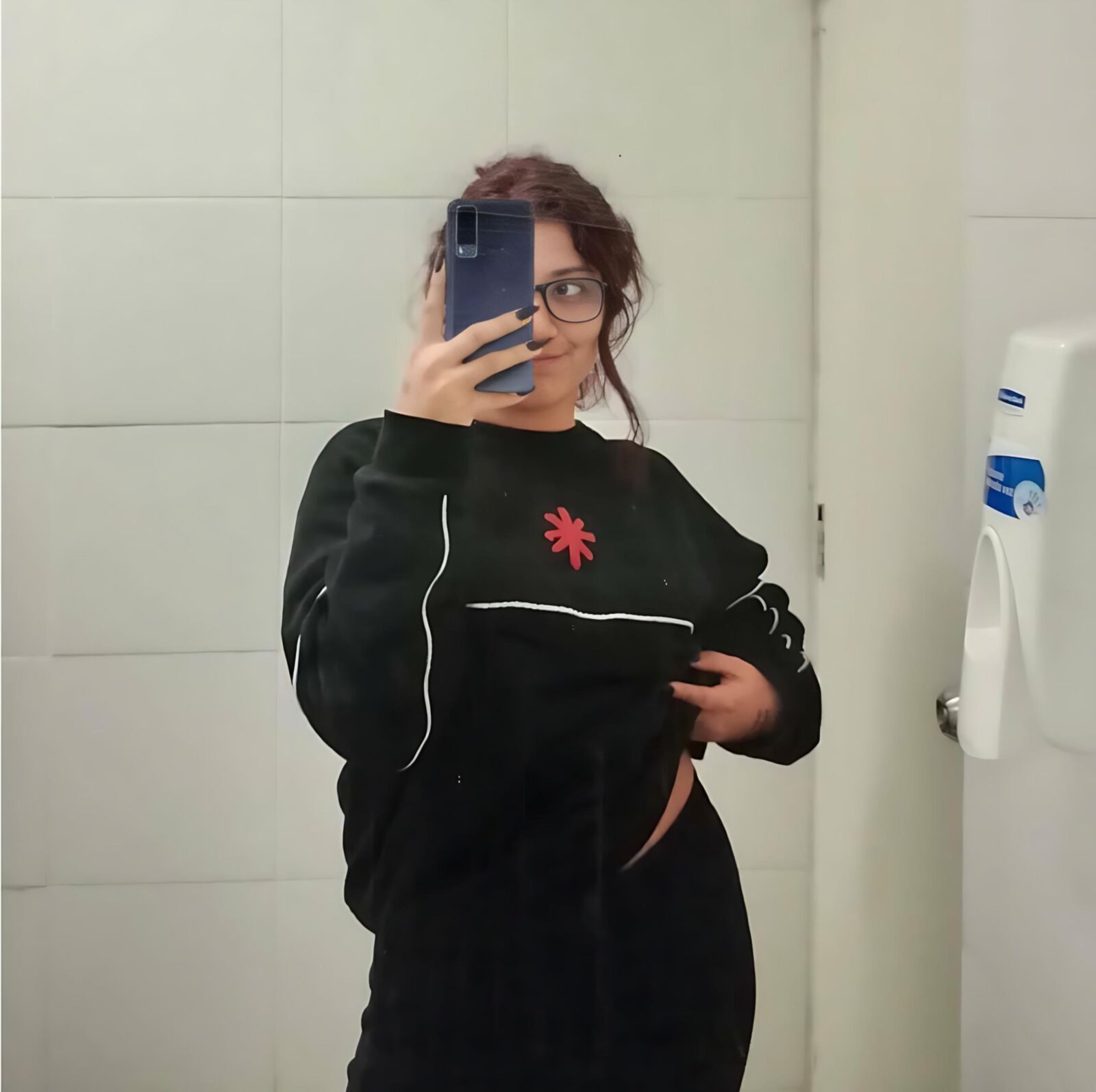 Big Booty Latina Teen mostra seu cu e pés