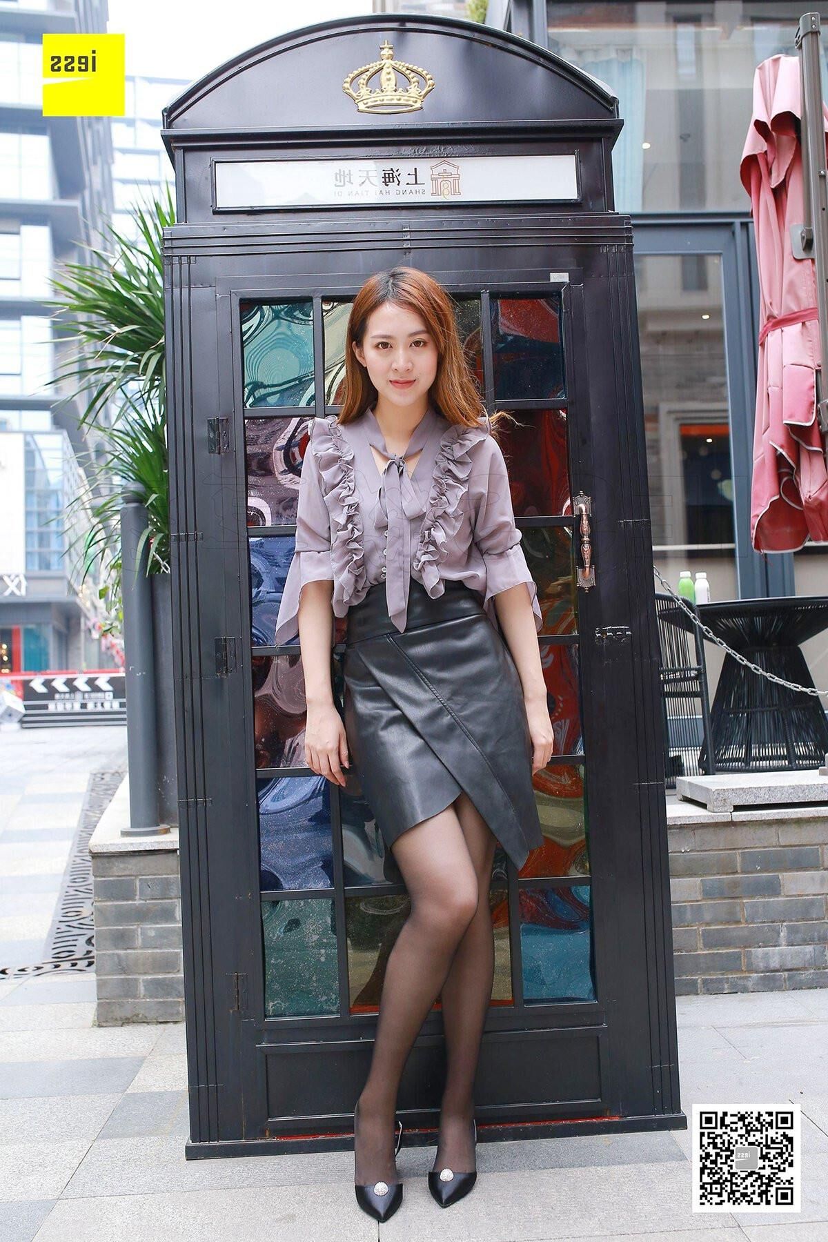 Sexy Asian Girl in Nylon and leather