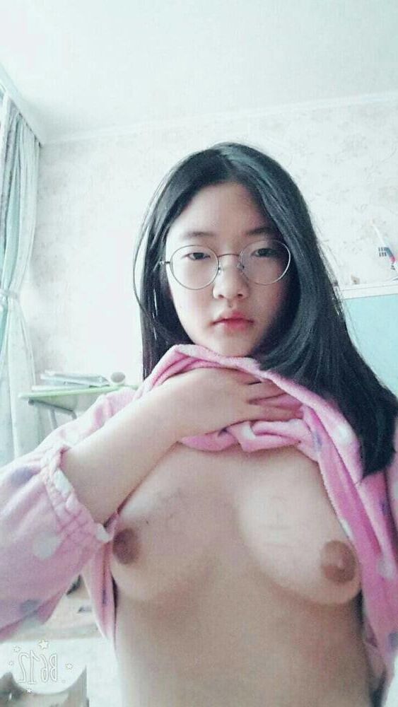 オタクな韓国の女