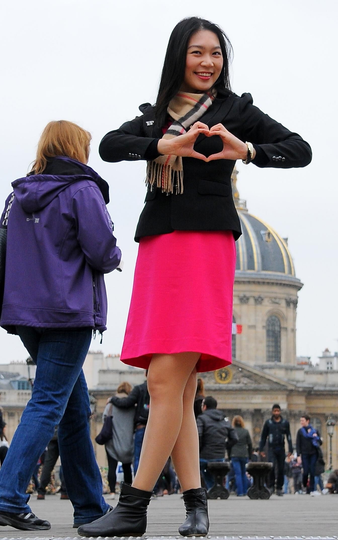 Real Life Pantyhosed MILFs Asian MILF in Paris 