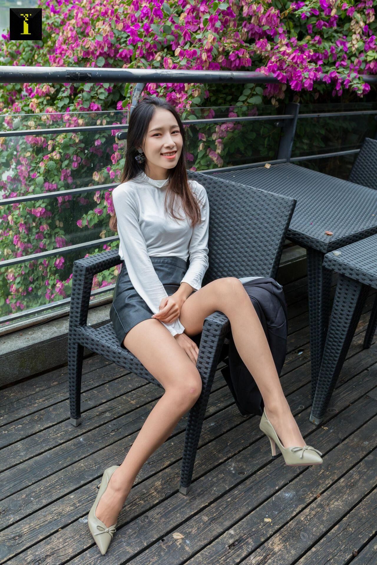 Sexy Asian Girl in Nylon and Leather 