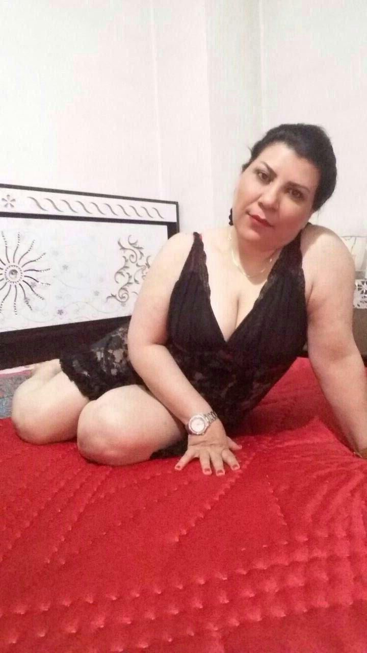curvy iranian mature