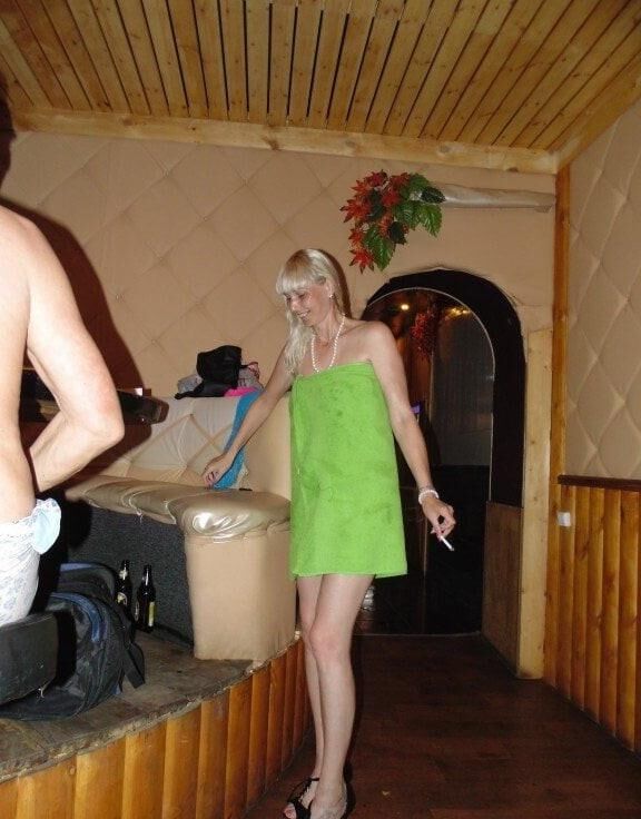 ブロンドのロシアの売春婦の妻