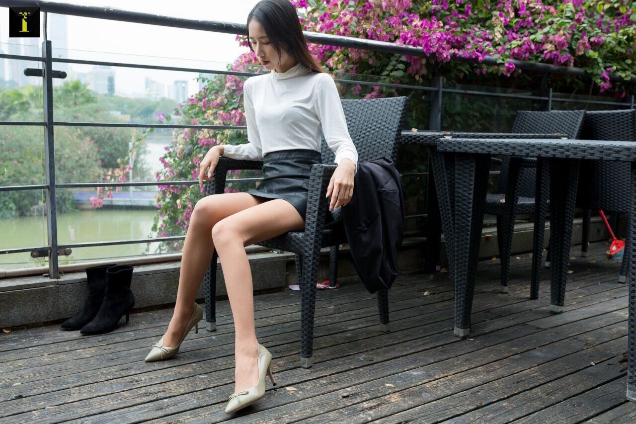 Sexy Asian Girl in Nylon and Leather 