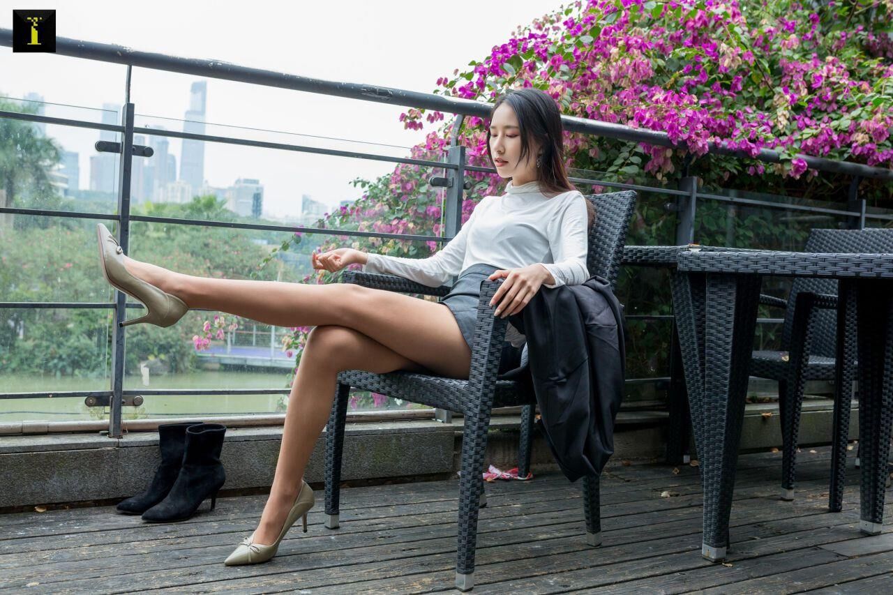 Sexy Asian Girl in Nylon and Leather 