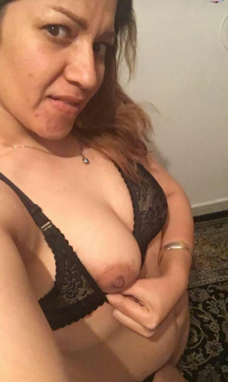 busty iranian wife 