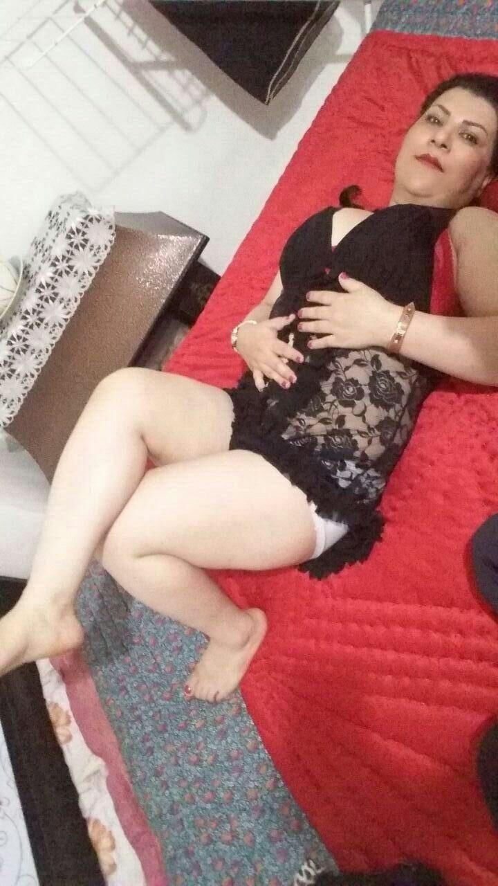 curvy iranian mature