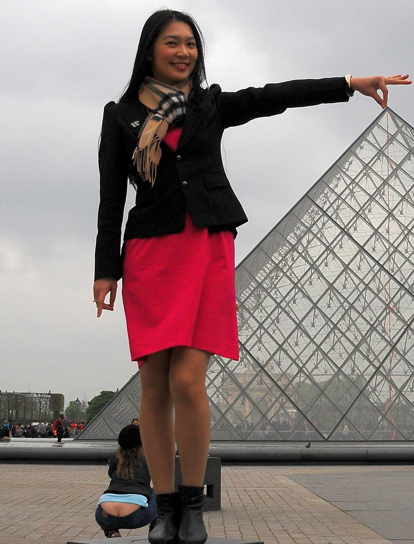 Real Life Pantyhosed MILFs Asian MILF in Paris 