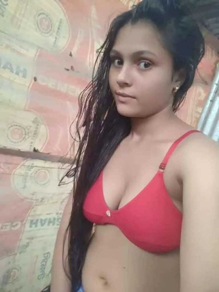 巨乳バングラデシュは彼女のおっぱいを明らかにします