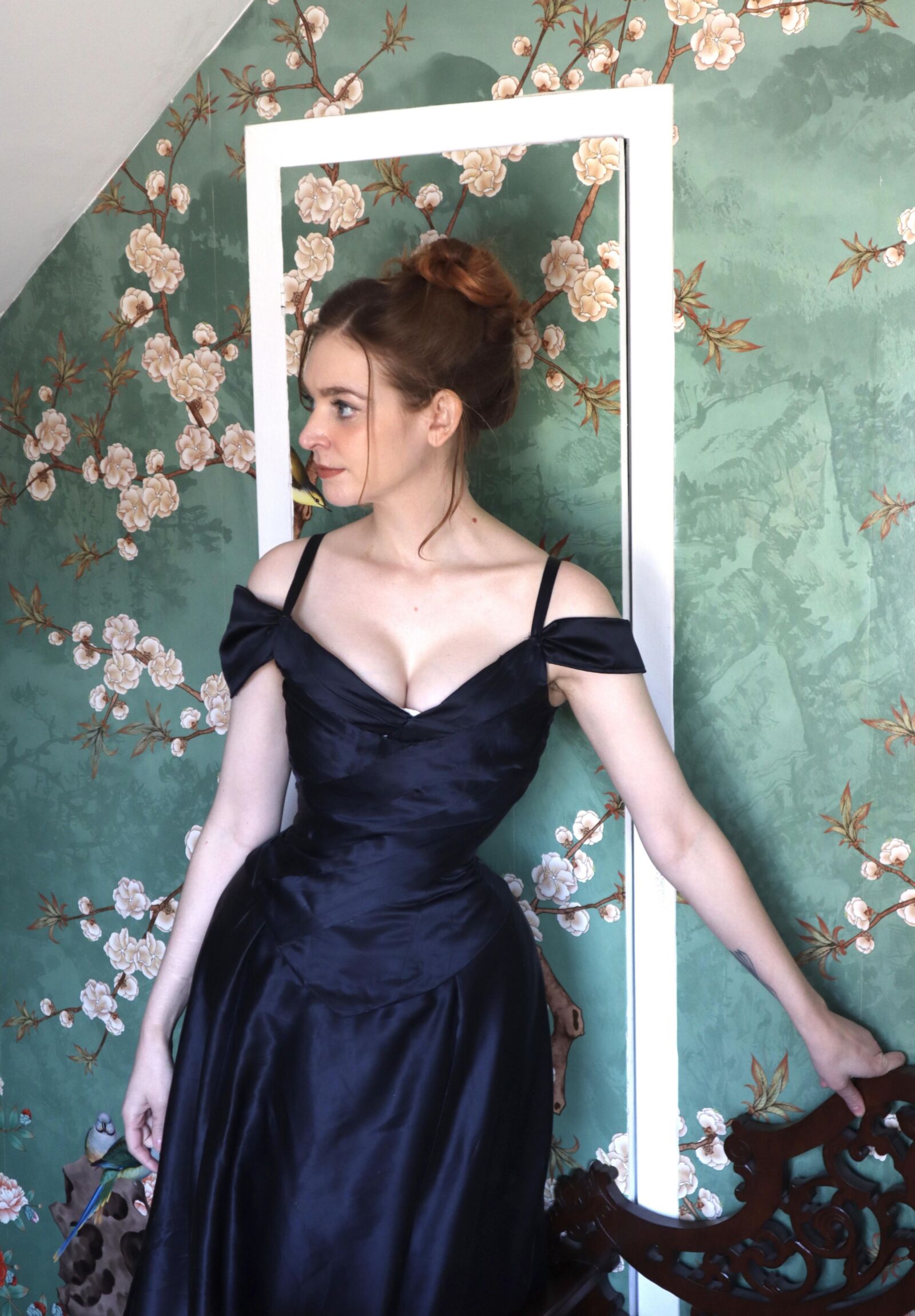 Sexy vintage costumer Ivy Thompson (The Sewlo Artist)